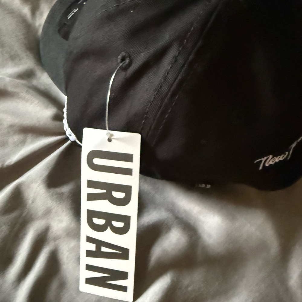 NWT‼️Urban Outfitters Black Cap with Embroidered Detail - Picture 4 of 5